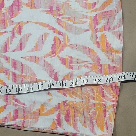 Chico's V-Neck, Single Pocket Tee. White with Pinks and Oranges, EUC, NO SIZE - Picture 6 of 9